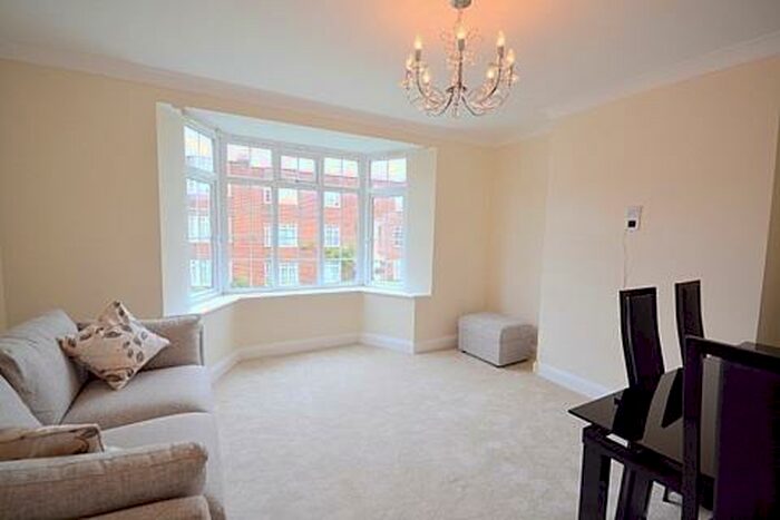 2 Bedroom Flat To Rent In Finchley Court, Ballards Lane, London, N3