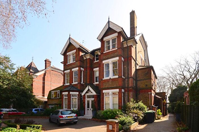 3 Bedroom Flat For Sale In Shepherds HIll, Highgate, London, N6