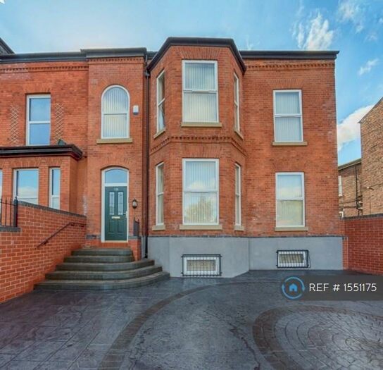 11 Bedroom End Of Terrace House To Rent In Dickenson Road, Manchester, M14