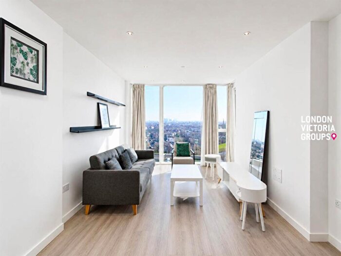 2 Bedroom Apartment To Rent In Skyline Apartments, Devan Grove, London, N4