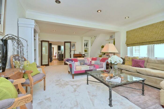 3 Bedroom House To Rent In Cross Street, Barnes, SW13