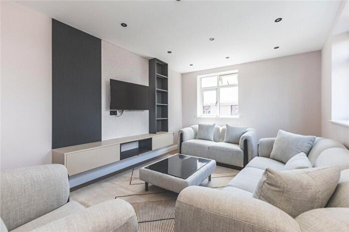 3 Bedroom Apartment To Rent In Philpot Street, Whitechapel, London, E1