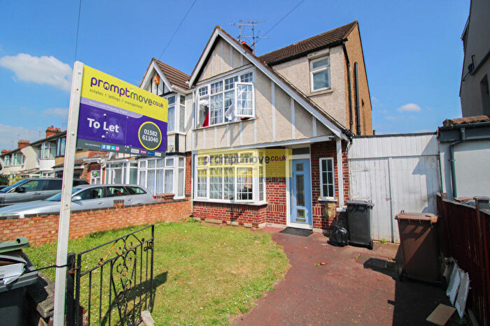 3 Bedroom Semi-Detached House To Rent In Bishopscote Road Luton, LU3