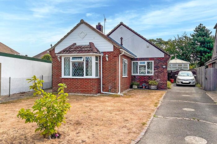2 Bedroom Bungalow For Sale In Plantation Way, Worthing, West Sussex, BN13