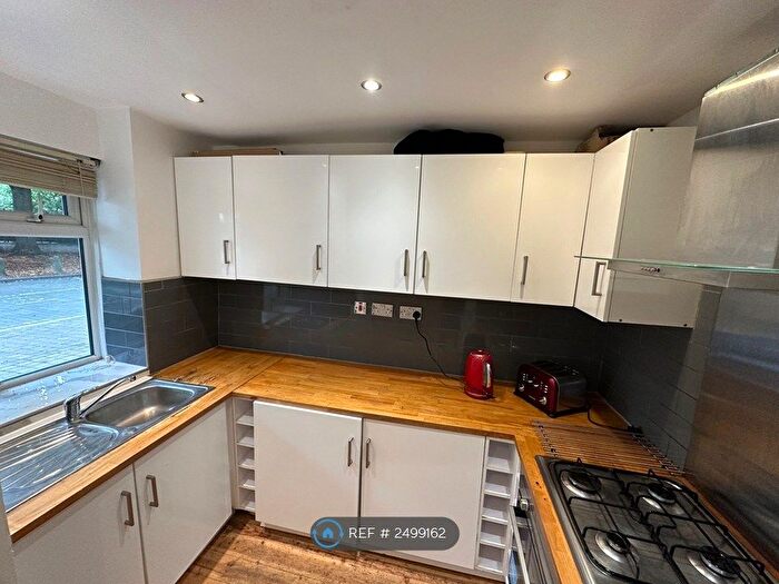 2 Bedroom Flat To Rent In King Square, London, EC1V