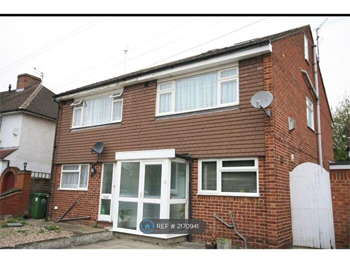 4 Bedroom Semi-Detached House To Rent In Long Lane, Staines-Upon-Thames, TW19
