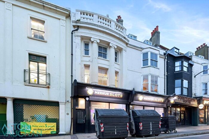 3 Bedroom Flat To Rent In Hampshire Court, Upper St. James's Street, Brighton, BN2