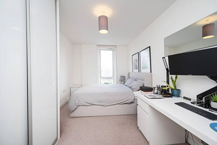 2 Bedroom Flat To Rent In Killick Way, , Tower Hamlets, London, E1