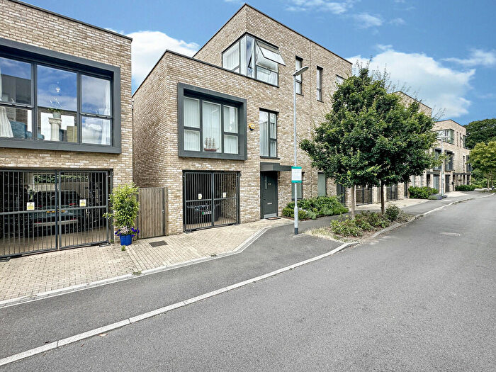 4 Bedroom Semi-Detached House To Rent In Windmill Drive, Trumpington, CB2