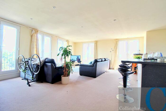 3 Bedroom Flat To Rent In Robinson Road, London, SW17