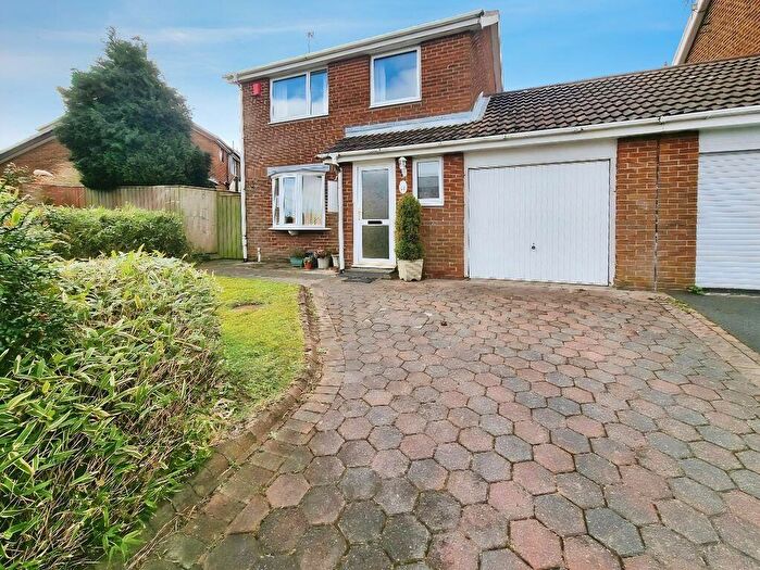 3 Bedroom Link Detached House For Sale In Dereham Court, Meadow Rise, NE5
