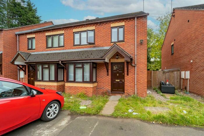 4 Bedroom House To Rent In Keneggy Mews, Birmingham, B29