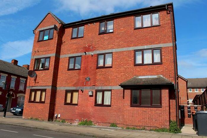 Flat To Rent In Grafton Road, Bedford, MK40