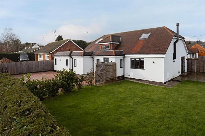 4 Bedroom Detached House For Sale In Woodside Road, Beare Green, Dorking, RH5