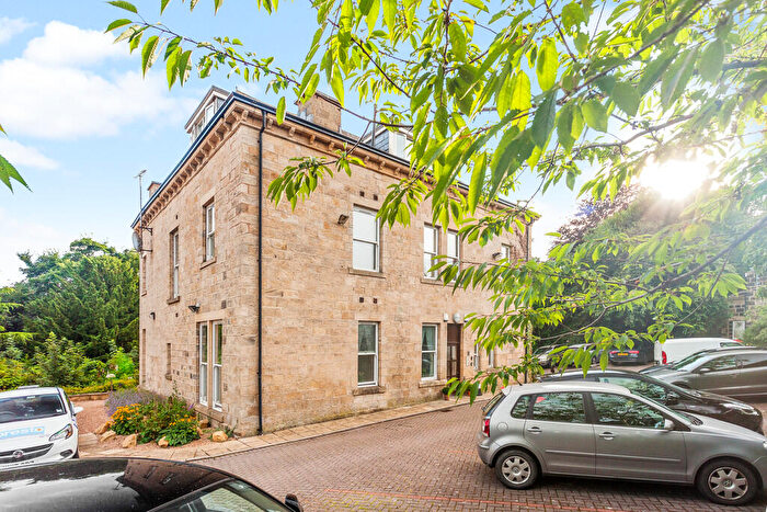 2 Bedroom Flat To Rent In Glenwood Villas, New Road Side, LS18