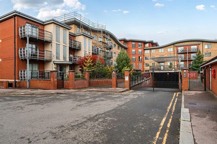 2 Bedroom Flat To Rent In Quadrant Court, Reading, RG1