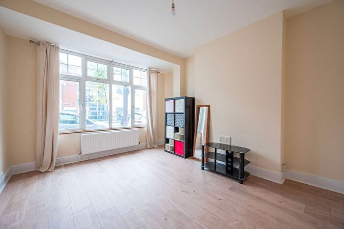 2 Bedroom Flat To Rent In Caldecot Road, Denmark Hill, London, SE5