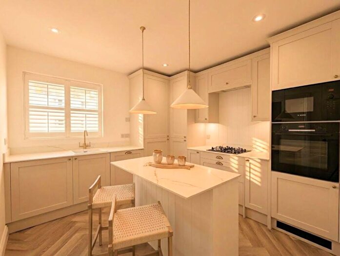 2 Bedroom Flat For Sale In Derby Road, Bournemouth, BH1