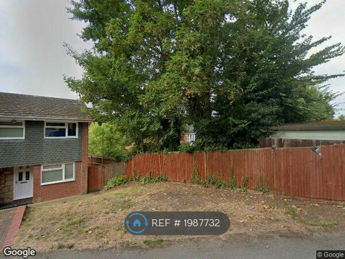 3 Bedroom Flat To Rent In London Road, High Wycombe, HP11