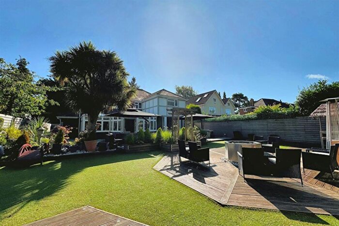 3 Bedroom Detached House For Sale In Golf Links Road, BH22