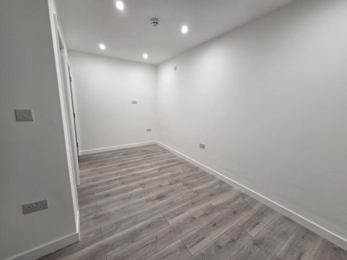 Studio To Rent In Fernhill Road, Farnborough, GU14