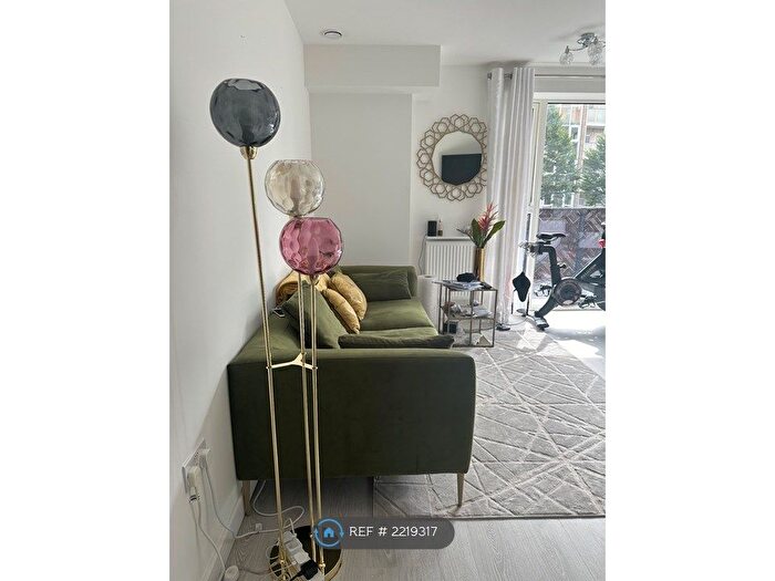 2 Bedroom Flat To Rent In East Acton Lane, London, W3