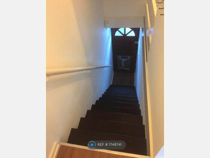 2 Bedroom Maisonette To Rent In Rockingham Road, Uxbridge, UB8