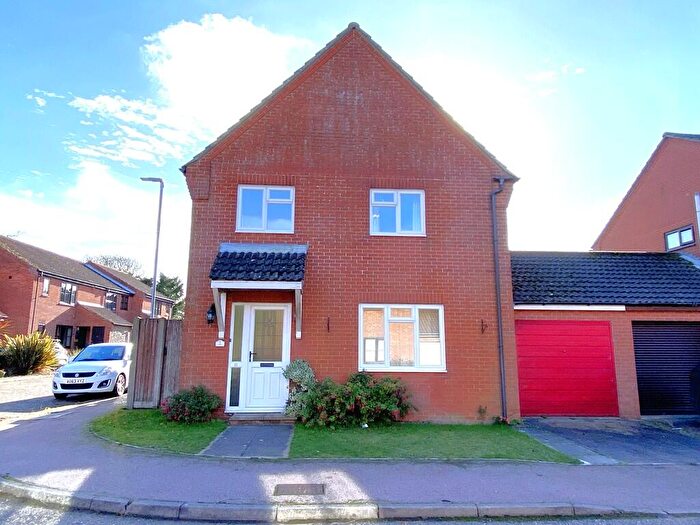 3 Bedroom Link Detached House For Sale In Holt, NR25