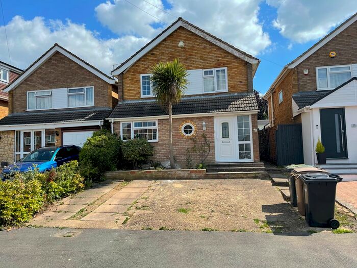 3 Bedroom Detached House To Rent In Broughton Avenue, Luton, LU3