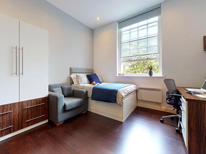 Apartment To Rent In Apt, Park Square Residence #, LS1