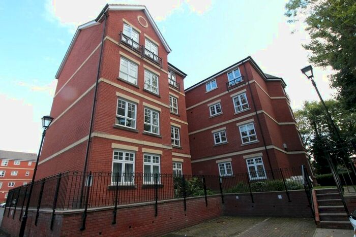 2 Bedroom Flat To Rent In St. Peters Close, Bromsgrove, B61