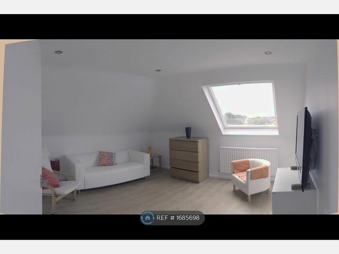 3 Bedroom Flat To Rent In Acacia Road, London, W3