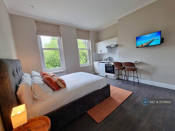 1 Bedroom Flat To Rent In Crescent Road, Bournemouth, BH2
