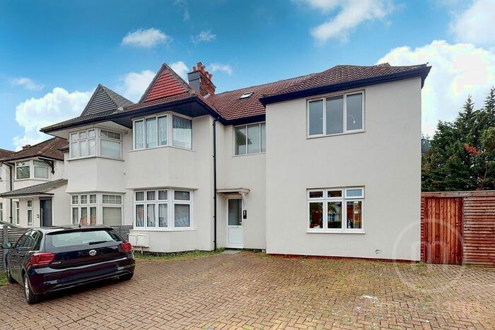 1 Bedroom Flat To Rent In Golders Gardens, London, NW11