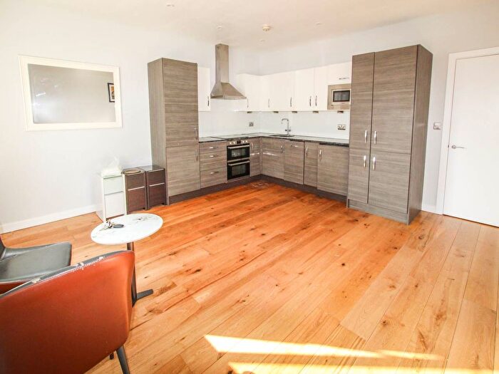 3 Bedroom Flat To Rent In Union House, Clayton Road, Hayes, UB3