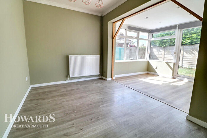 3 Bedroom Detached Bungalow For Sale In Beach Road, Scratby, NR29