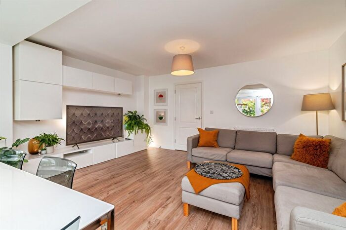 3 Bedroom Terraced House For Sale In Halfpenny Walk, Nottingham, NG11