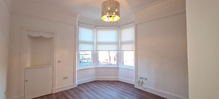 2 Bedroom Flat To Rent In Kings Park Road, Kings Park, Glasgow, G44