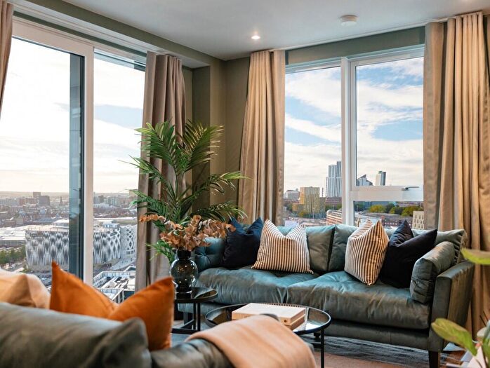 3 Bedroom Flat To Rent In New York Square, Soyo, Quarry Hill, Leeds, West Yorkshire, LS2