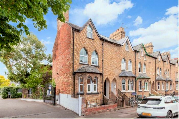 2 Bedroom Apartment To Rent In Marston Street, Oxford, OX4