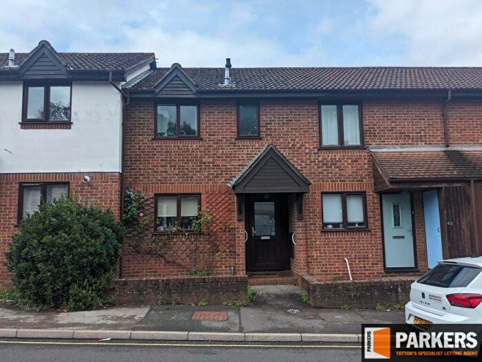 2 Bedroom Terraced House To Rent In South Street, Hythe, SO45