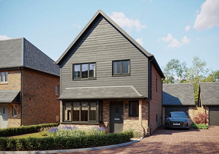 3 Bedroom Detached House For Sale In London Road, Gillingham, ME8