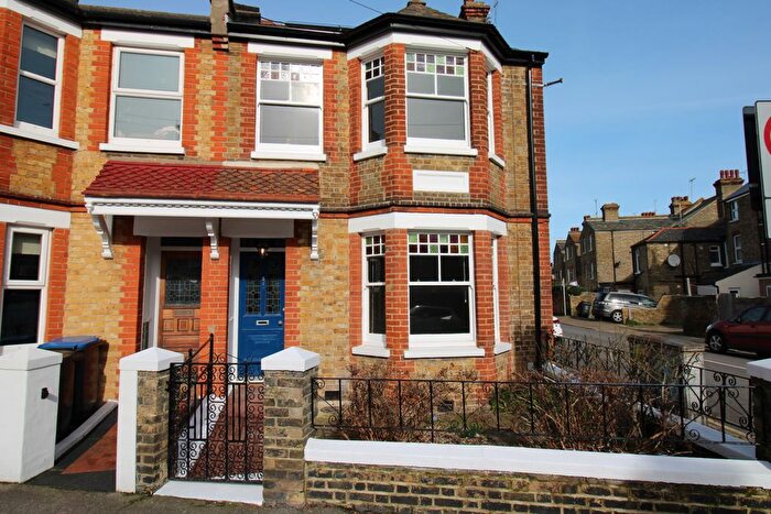 4 Bedroom Semi-Detached House To Rent In York Avenue, Broadstairs, CT10