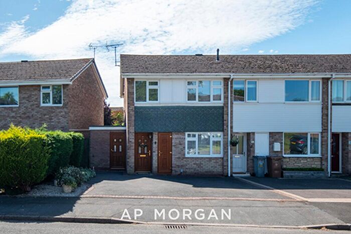 3 Bedroom End Of Terrace House For Sale In Rouncil Close, Solihull, West Midlands, B92