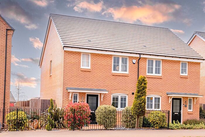 3 Bedroom Semi Detached House For Sale In Irthlingborough Road North, Wellingborough, NN8