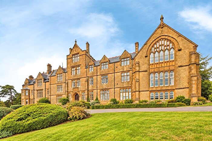 4 Bedroom Flat For Sale In Mount Pleasant, Crewkerne, TA18