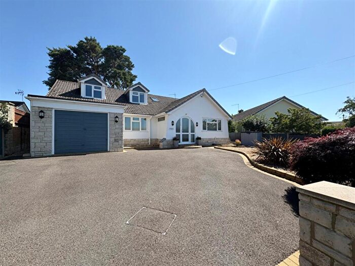 5 Bedroom Detached House For Sale In Wincombe Close, Ferndown, BH22