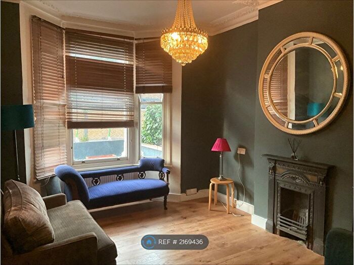 2 Bedroom Flat To Rent In Camberwell, London, SE5