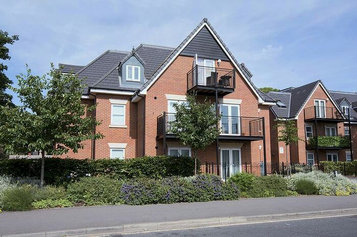 2 Bedroom Flat To Rent In Greenwood Place, Hersham, Walton-On-Thames, KT12