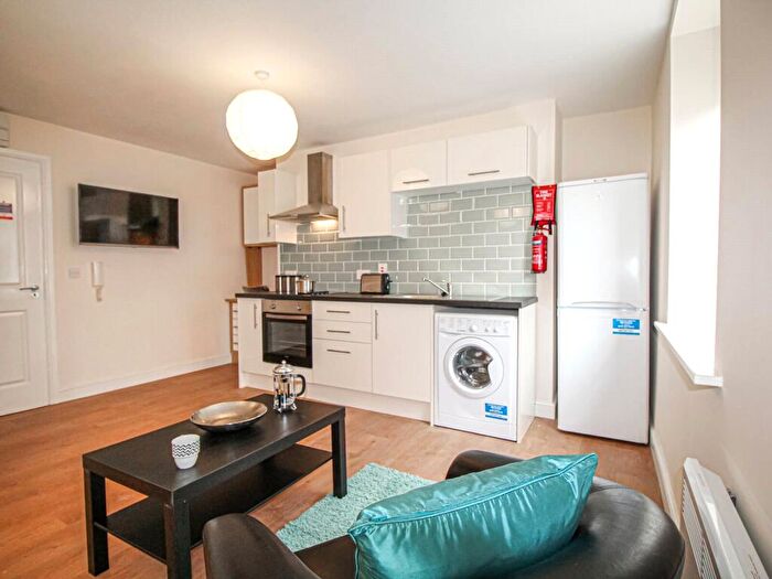 Apartment To Rent In Apt, - East Parade #, HG1